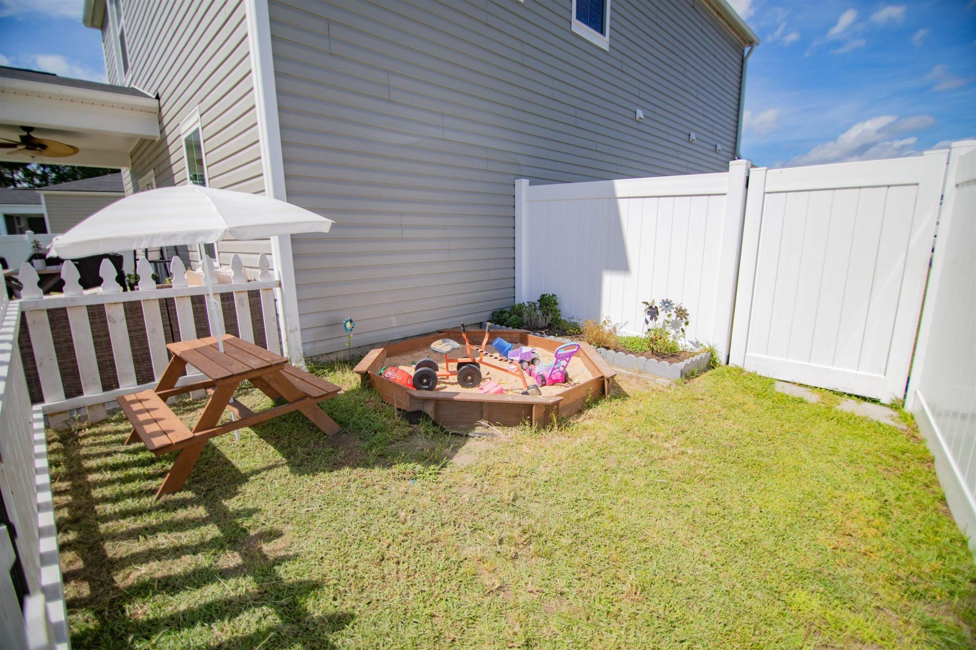 669 Harrison Mill St. Photo 45