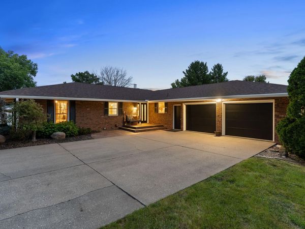 1224 VISTA CT, Muscatine, IA 52761