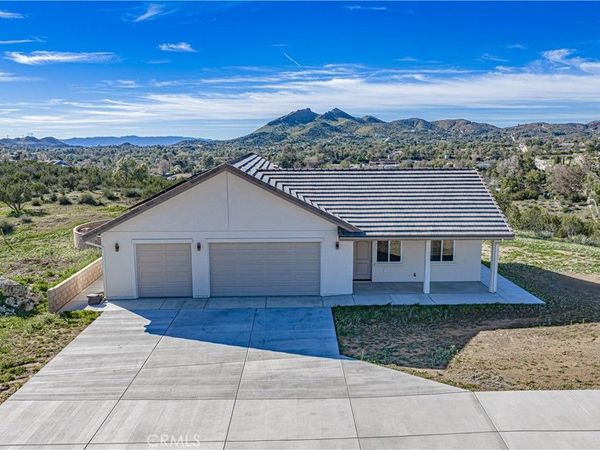 10540 Darling Road, Agua Dulce, CA 91350