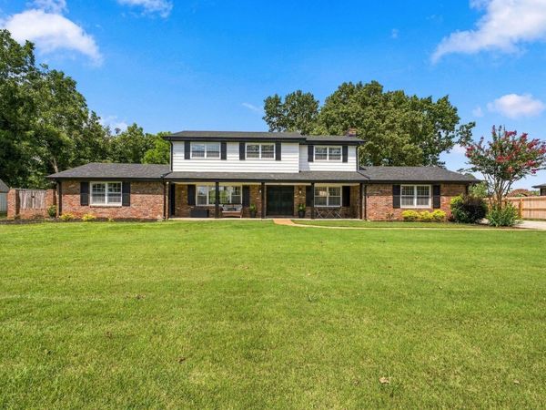 903 Dearborn St, Muscle Shoals, AL 35661