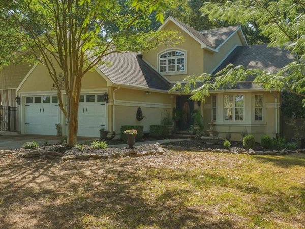 3721 Bainbridge Rd, Muscle Shoals, AL 35661