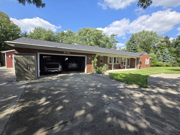 3775 S Sunny View Dr, New Berlin, WI 53151