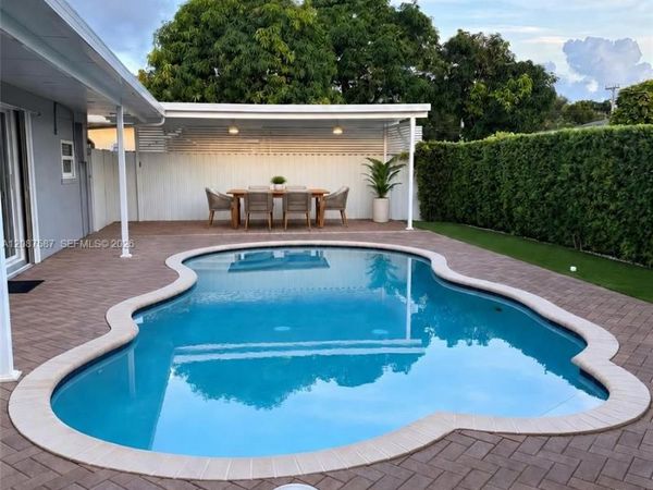 7730 NW 42nd St, Hollywood, FL 33024