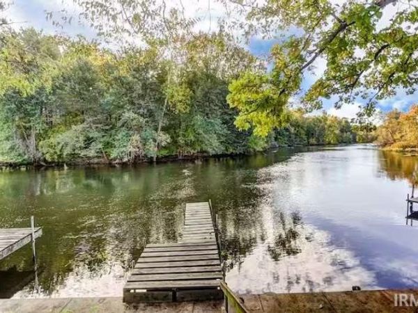 5245 N 290, Howe, IN 46746