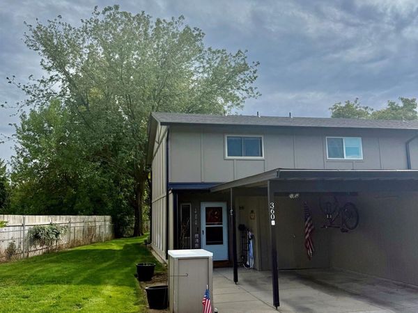 360 N Eagle Glen Ln, Eagle, ID 83616
