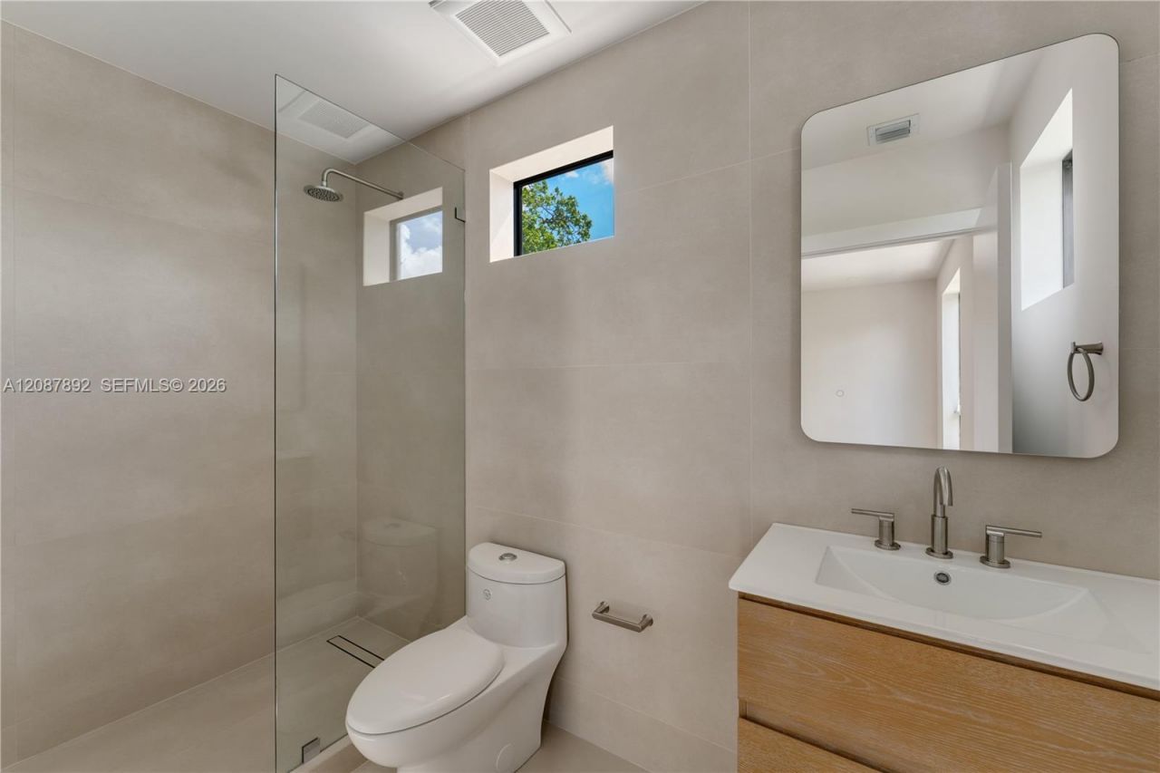 1917 NW 17th St, Unit B, Miami, FL 33125 Photo
