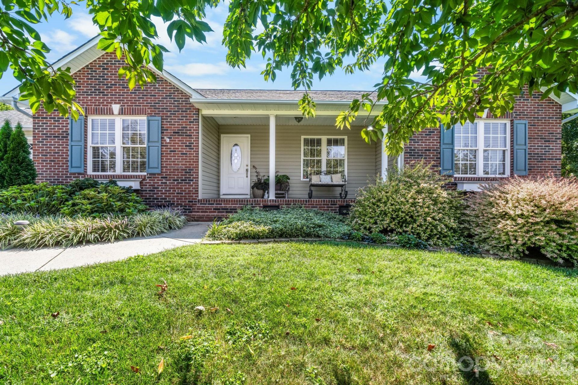 4391 33rd Street Lane Ne, Hickory, NC 28601 Main Photo