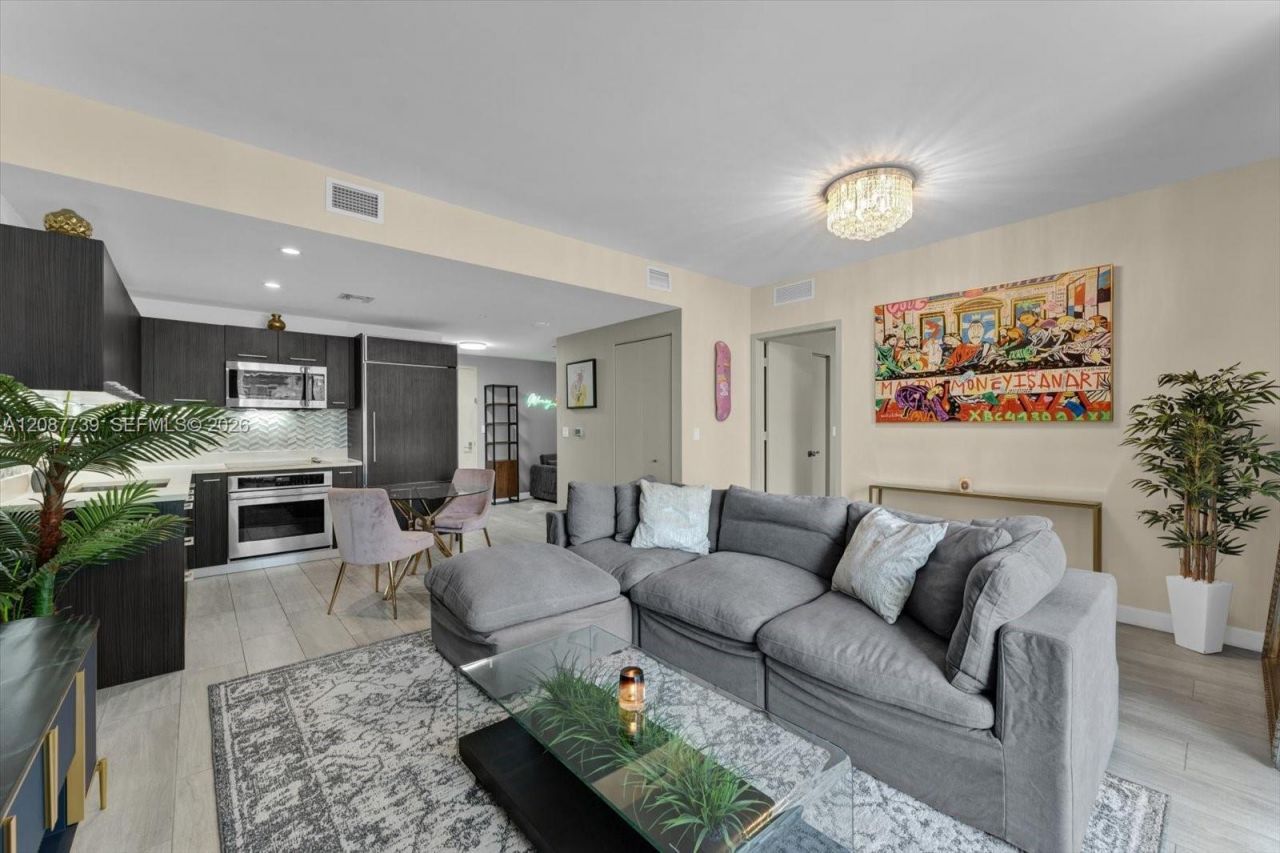 45 SW 9th St , Unit 1002, Miami, FL 33130 Photo