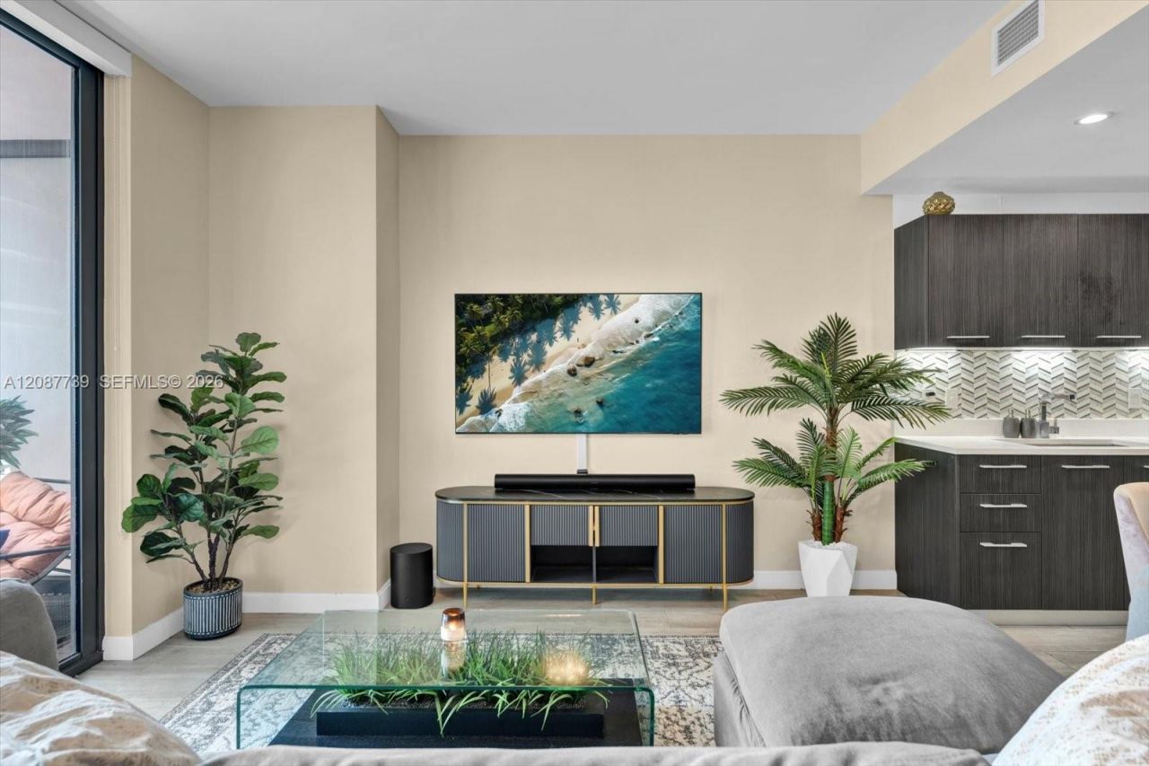 45 SW 9th St , Unit 1002, Miami, FL 33130 Photo