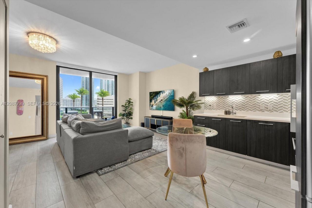 45 SW 9th St , Unit 1002, Miami, FL 33130 Photo