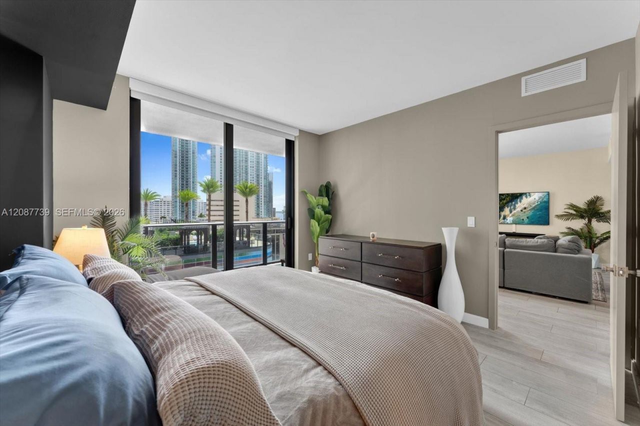 45 SW 9th St , Unit 1002, Miami, FL 33130 Photo
