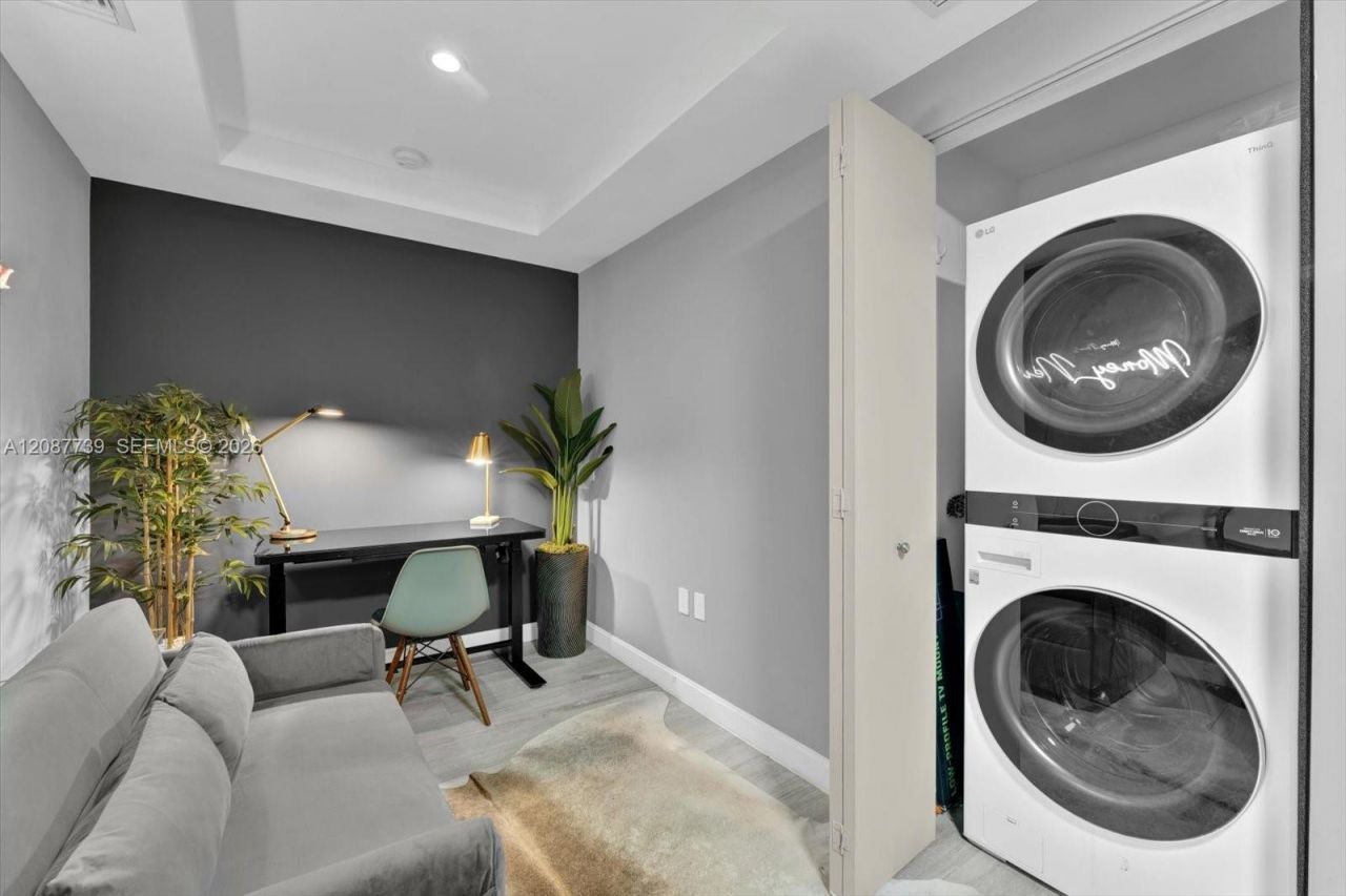 45 SW 9th St , Unit 1002, Miami, FL 33130 Photo