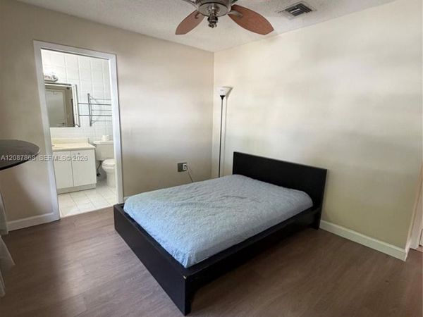 9900 W Calusa Club Dr, Unit 1, Miami, FL 33186