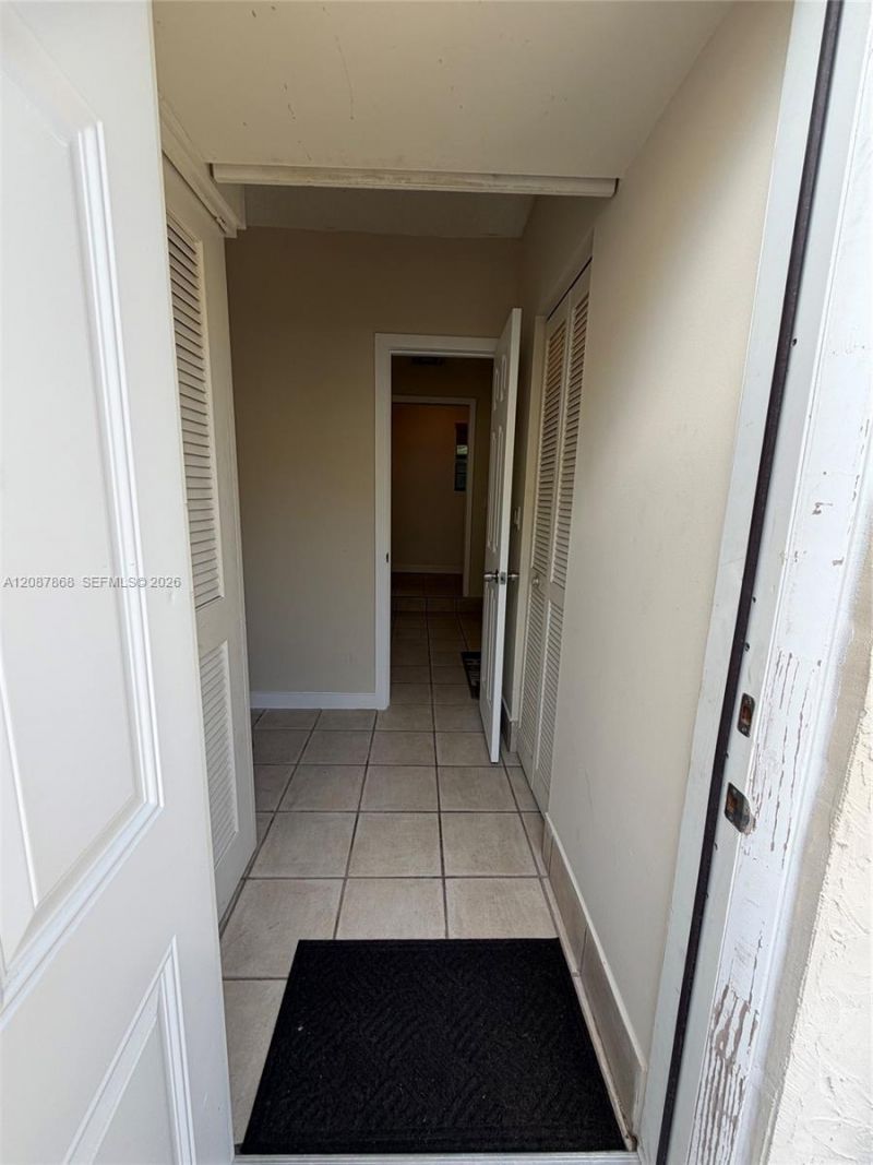 9900 W Calusa Club Dr, Unit 1, Miami, FL 33186 Photo