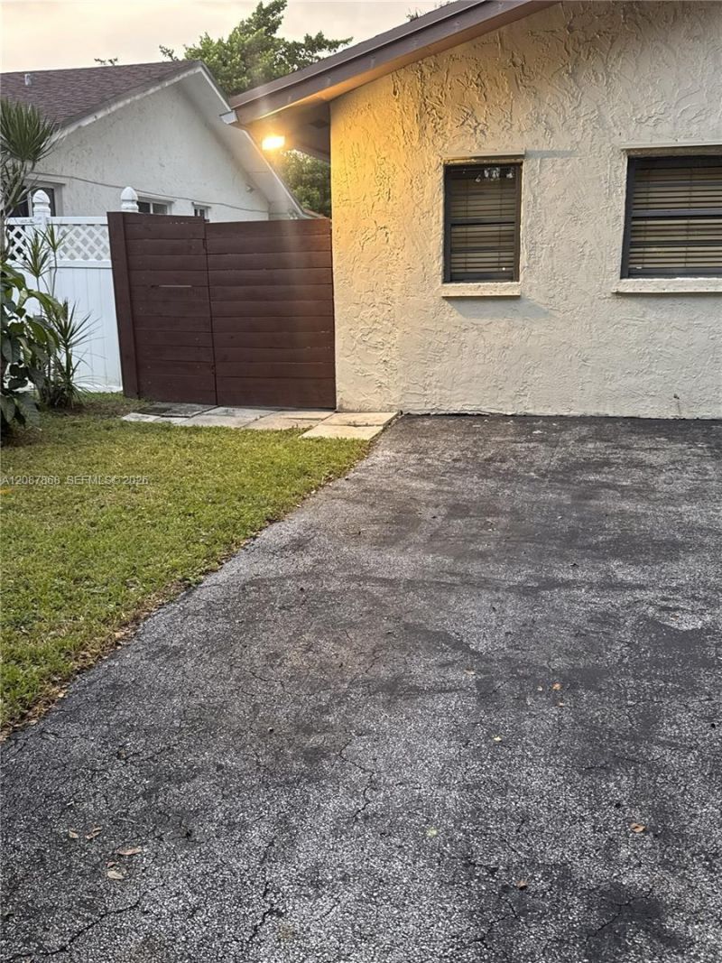 9900 W Calusa Club Dr, Unit 1, Miami, FL 33186 Photo