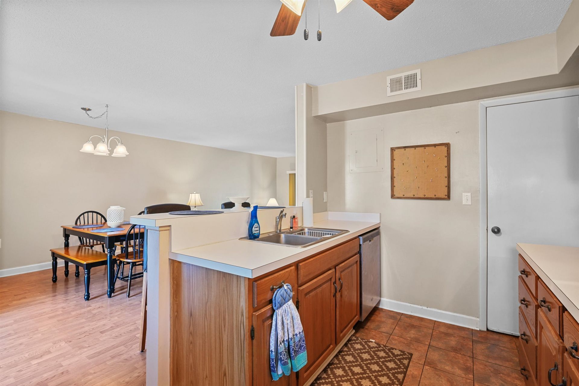 910 Villa Dr.  Photo 12