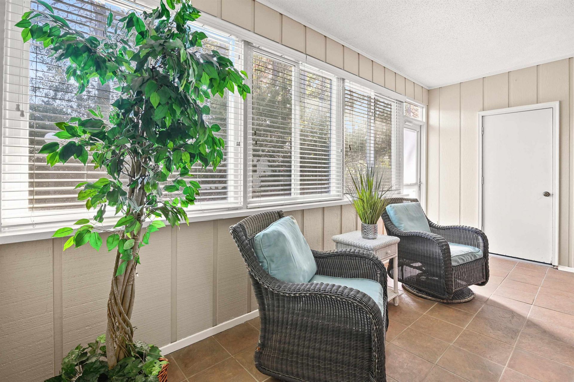 910 Villa Dr.  Photo 23
