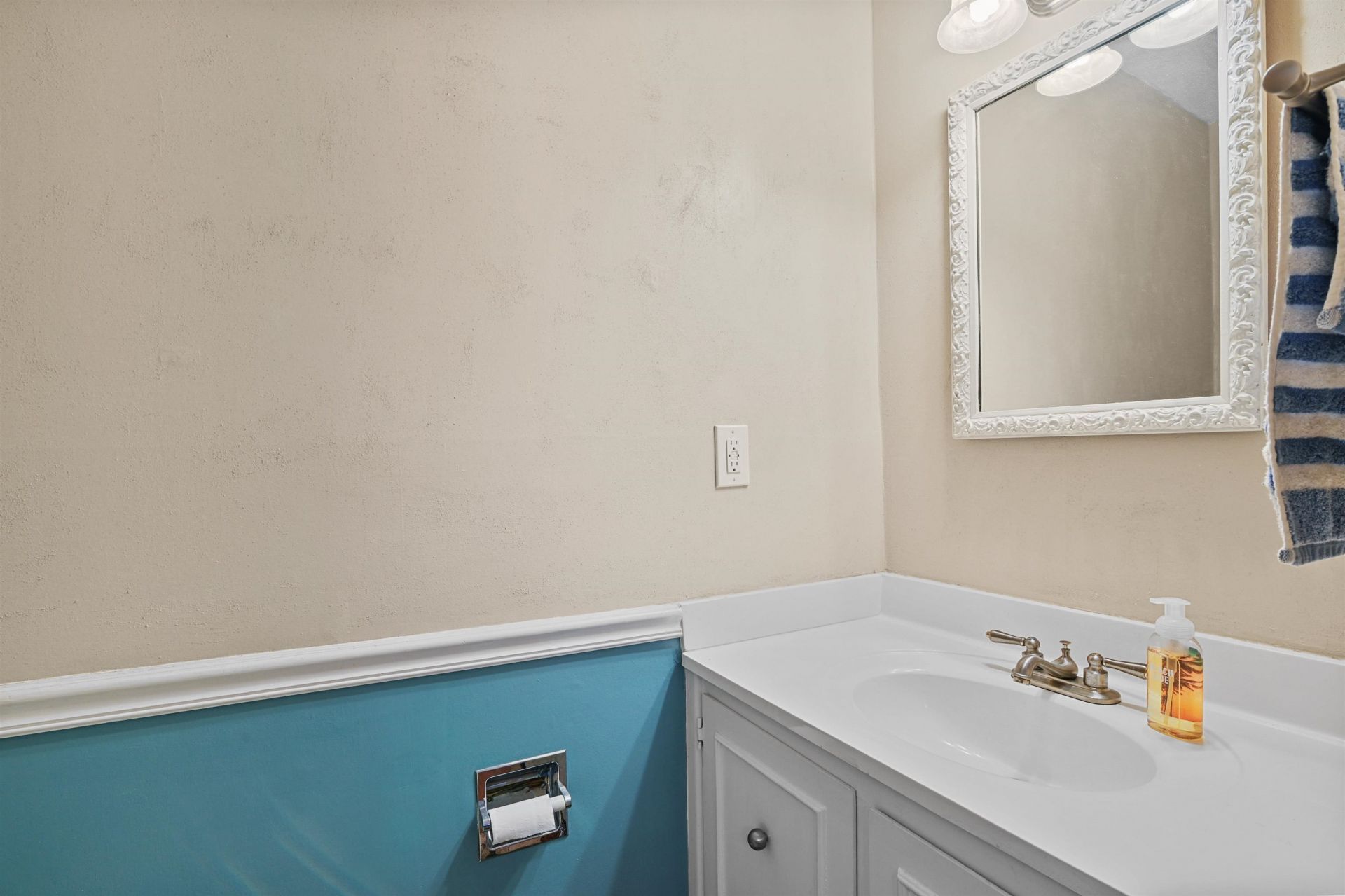 910 Villa Dr.  Photo 27