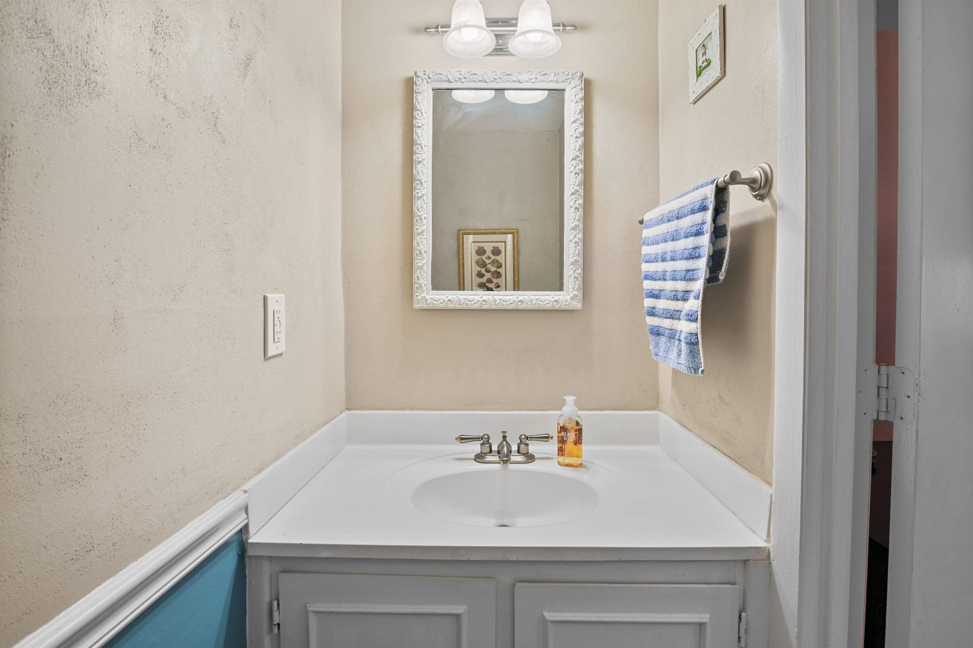 910 Villa Dr.  Photo 29