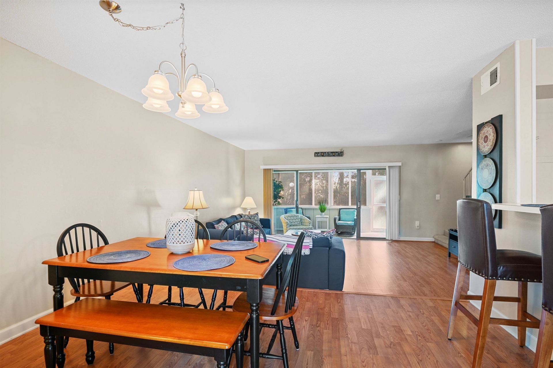 910 Villa Dr.  Photo 6