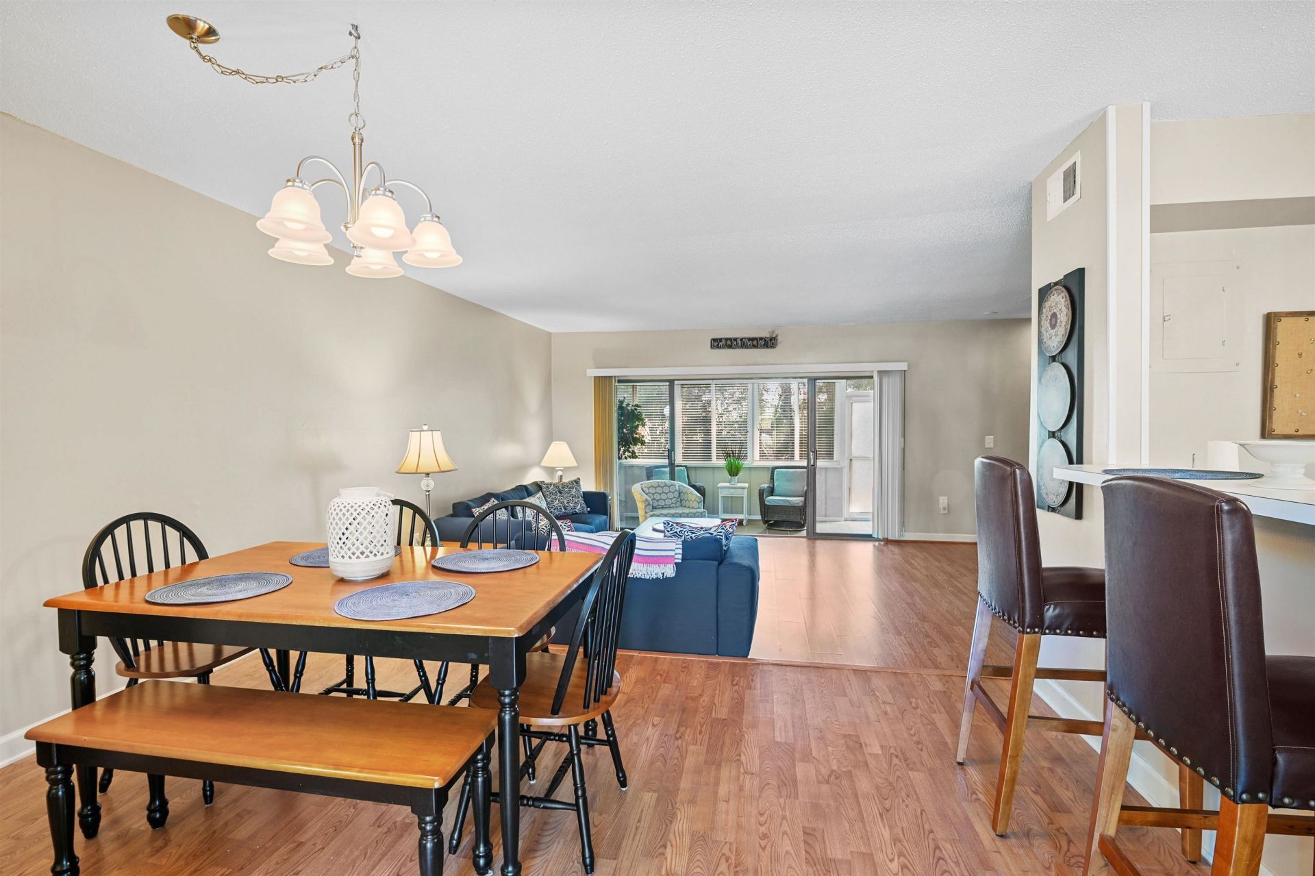 910 Villa Dr.  Photo 7