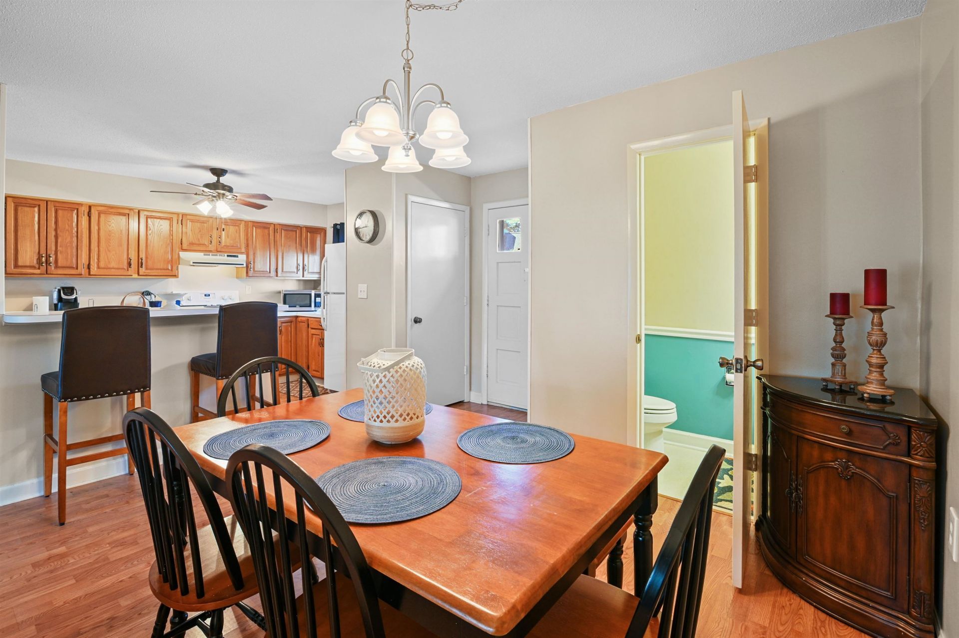 910 Villa Dr.  Photo 8