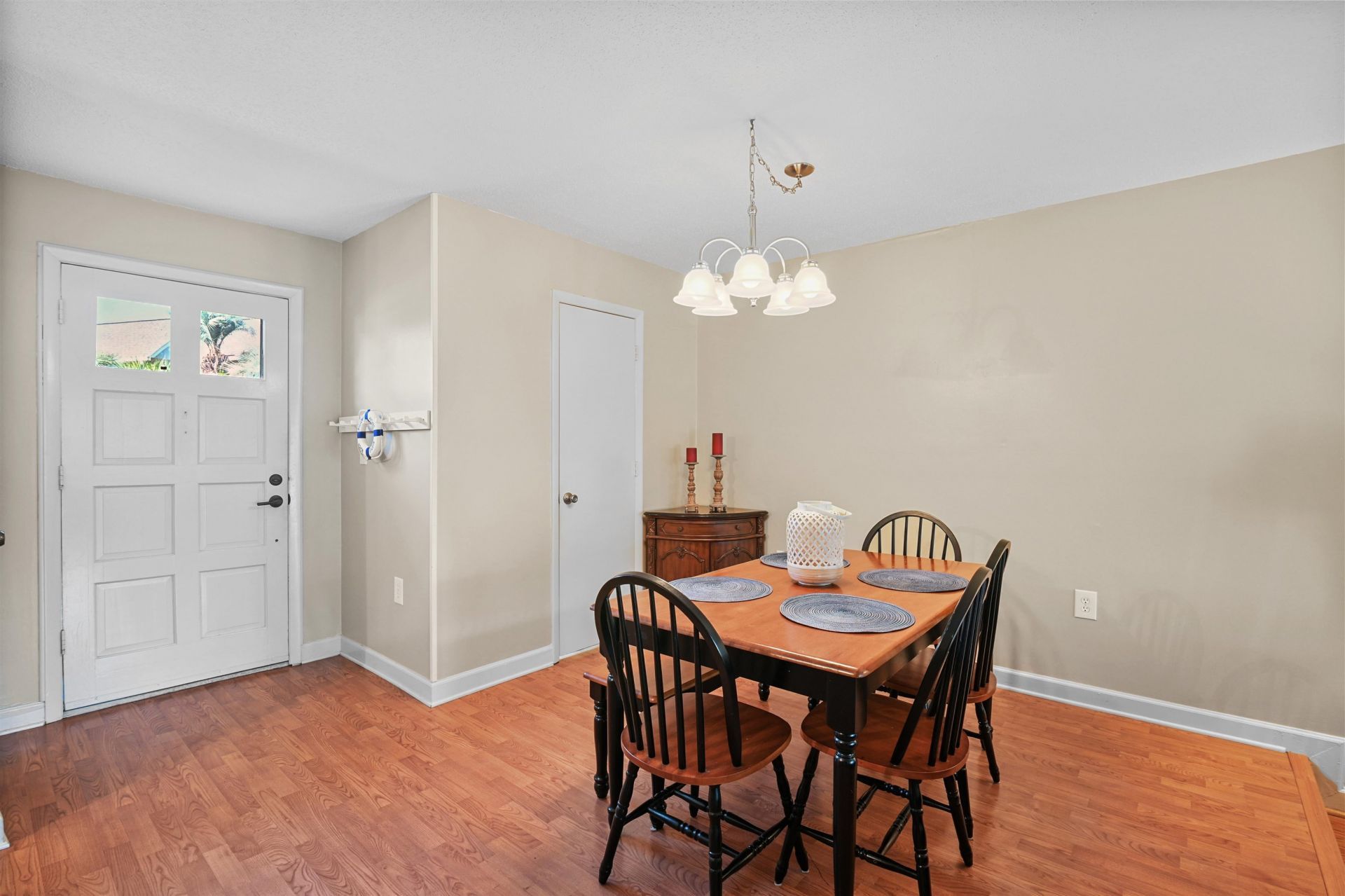 910 Villa Dr.  Photo 9