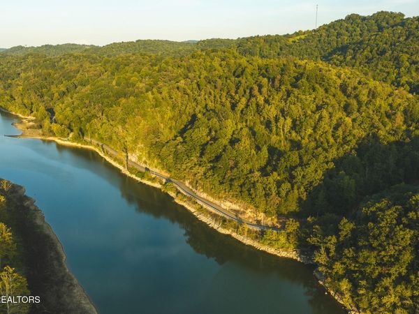 605 Bullen Valley Rd, Thorn Hill, TN 37881