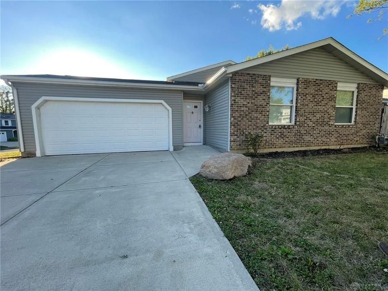 4403 Woodpoint Court, Huber Heights, OH 45424 Photo 2
