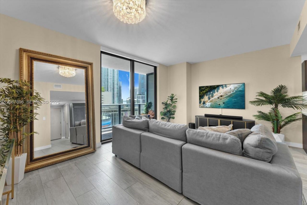 45 SW 9th St, Unit 1002, Miami, FL 33130 Photo