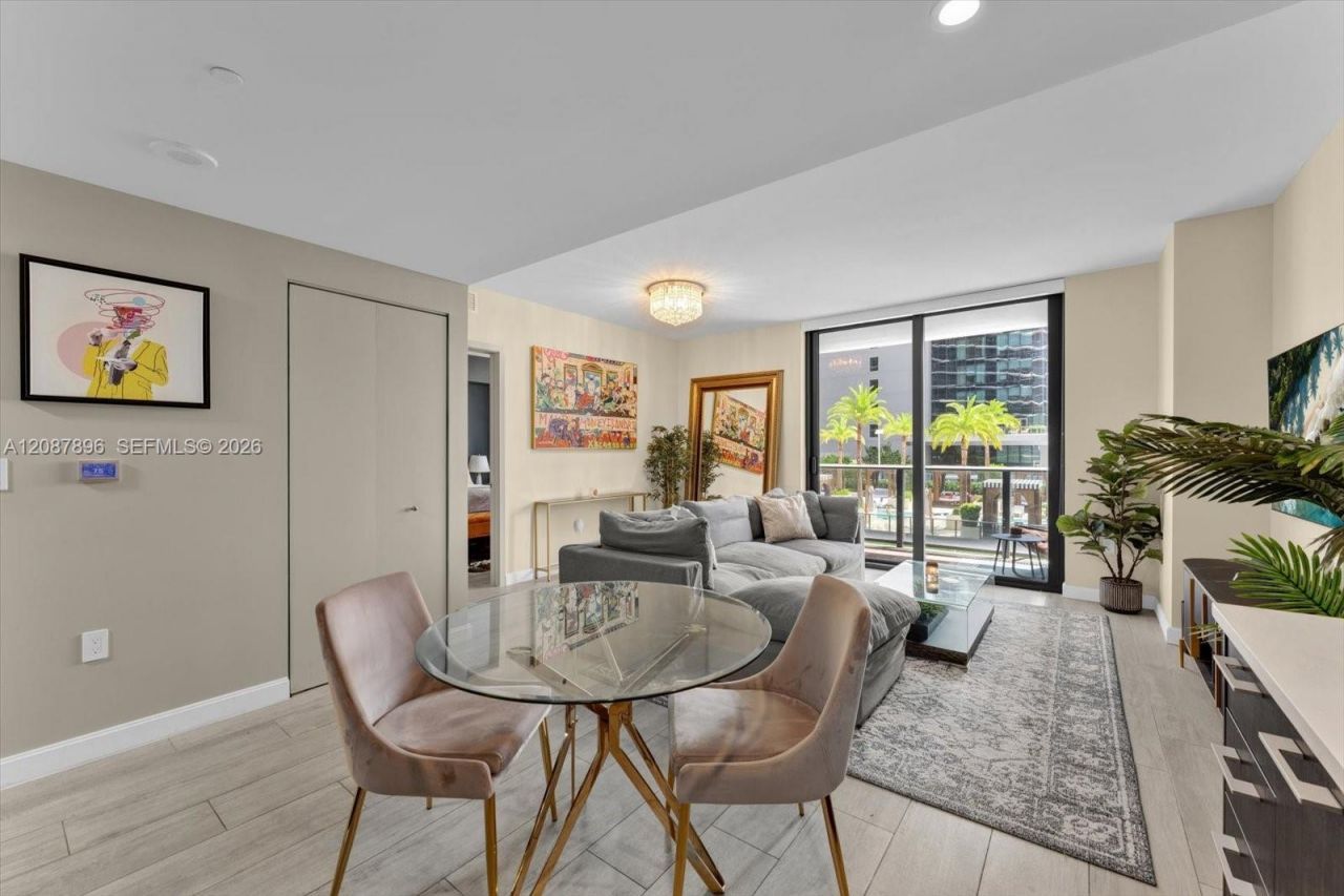45 SW 9th St, Unit 1002, Miami, FL 33130 Photo