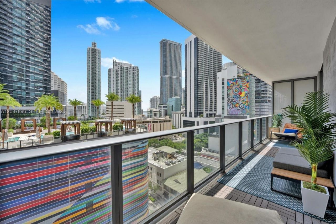 45 SW 9th St, Unit 1002, Miami, FL 33130 Photo