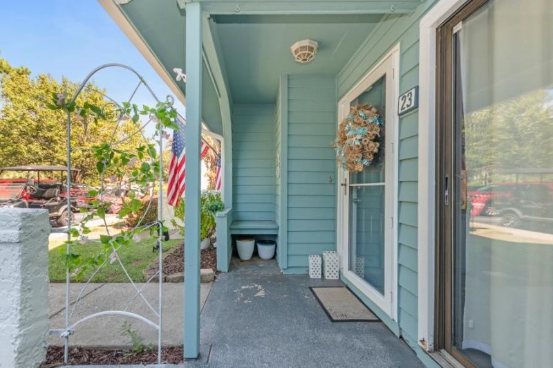 23 Shadow Moss Pl.  Photo 6