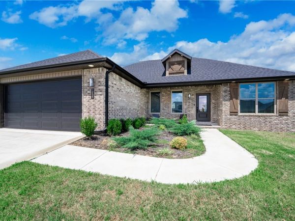 872 Round Top Street , Prairie Grove, AR 72753