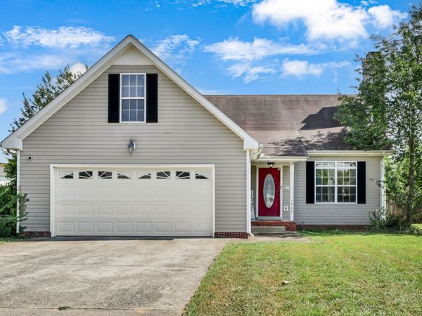1967 Whirlaway Cir, Clarksville, TN 37042
