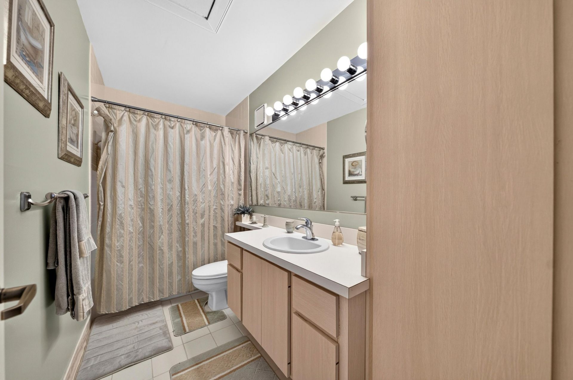 42 Essex Court, Unit B, Royal Palm Beach, FL 33411 Photo