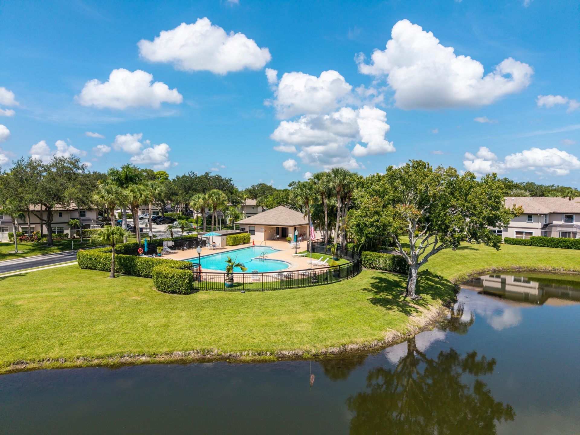 42 Essex Court, Unit B, Royal Palm Beach, FL 33411 Photo