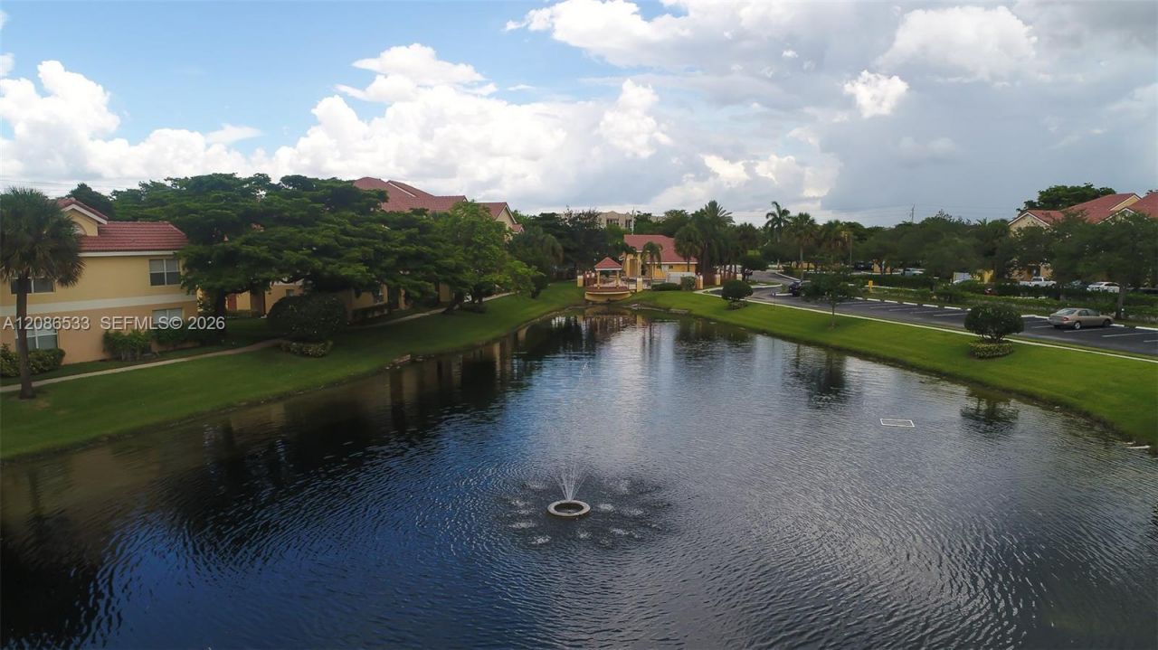 7680 Westwood Dr, Unit 831, Tamarac, FL 33321 Photo