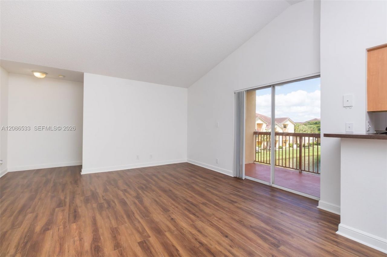 7680 Westwood Dr, Unit 831, Tamarac, FL 33321 Photo