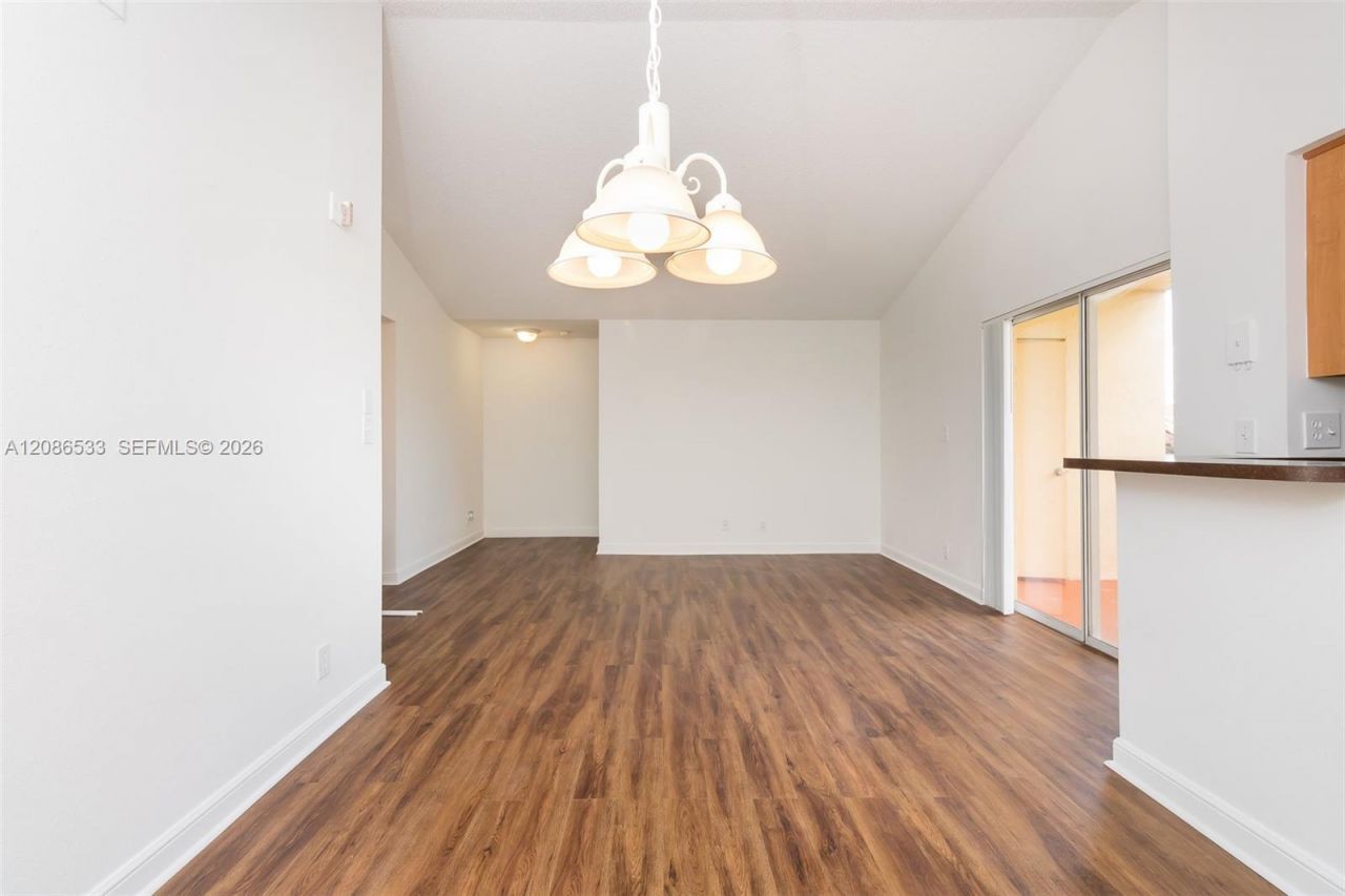 7680 Westwood Dr, Unit 831, Tamarac, FL 33321 Photo
