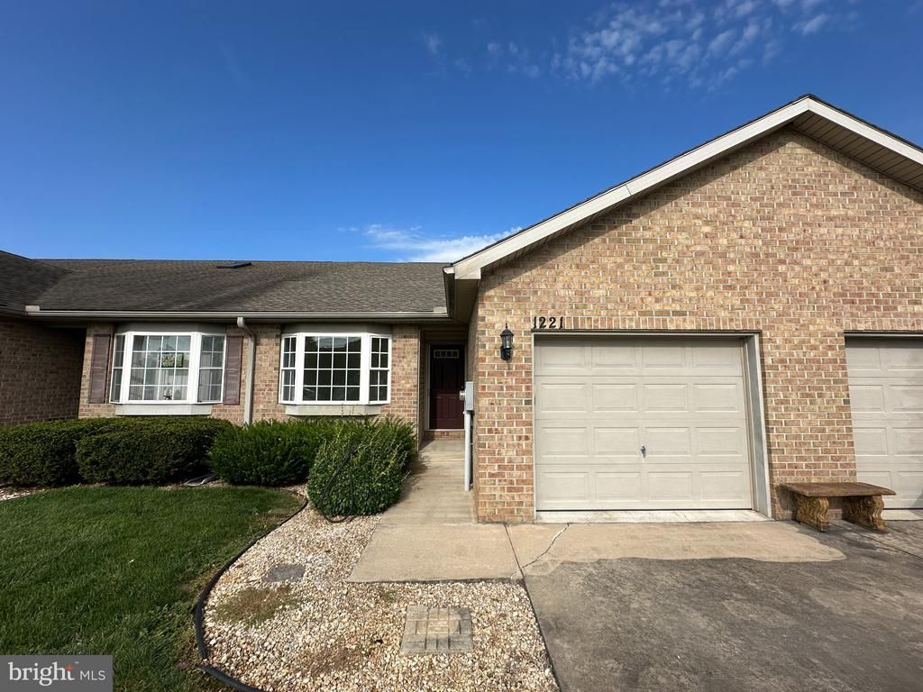 1221 PROGRESS ROAD , GREENCASTLE, PA 17225