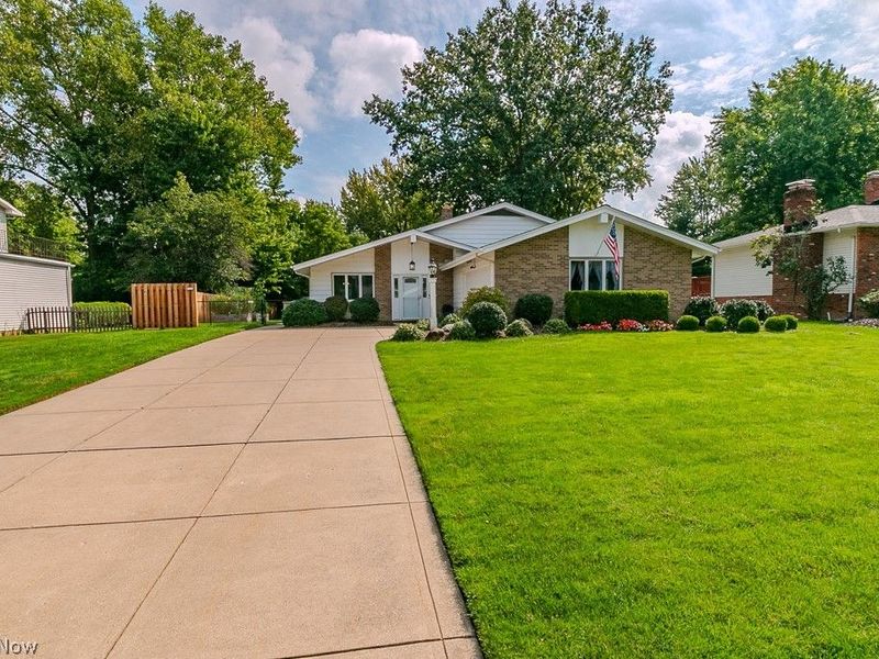 7085 Hoover Drive, Mentor, OH 44060 Photo 2
