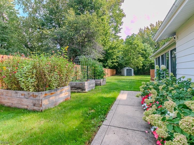 7085 Hoover Drive, Mentor, OH 44060 Photo 3