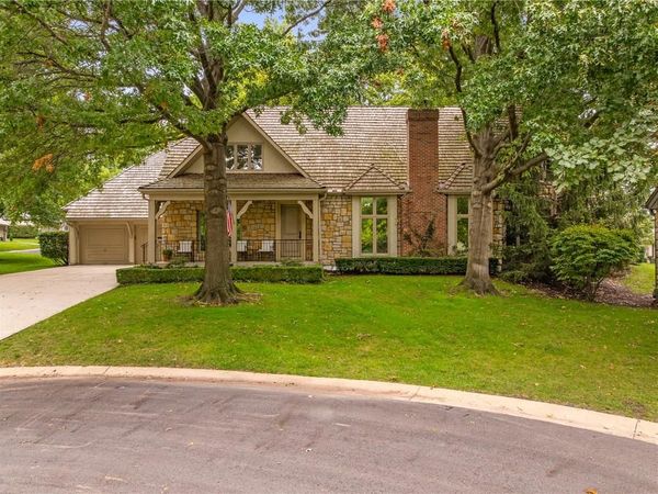 61 Le Mans Court, Prairie Village, KS 66208