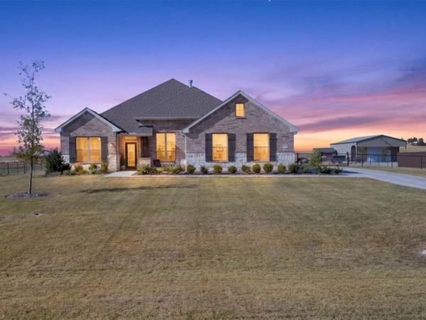 4004 Sanger Meadow Drive, Sanger, TX 76266