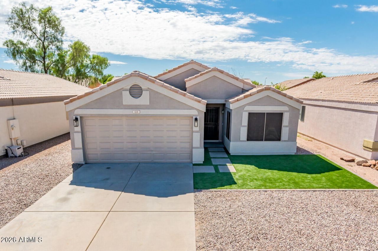 1231 W Diamond Avenue, Apache Junction, AZ 85120 Main Photo