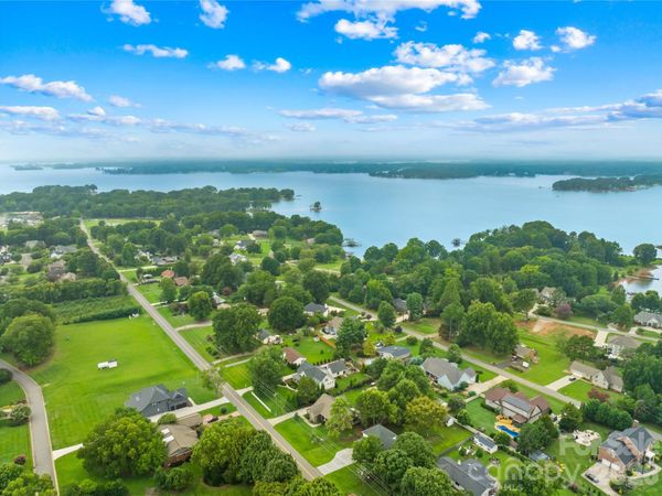 149 Lakeshore Drive, Mooresville, NC 28117