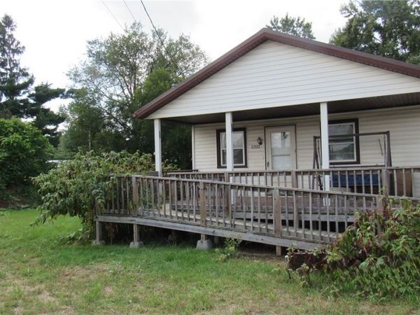 1202 N Uhrich Street, Uhrichsville, OH 44683
