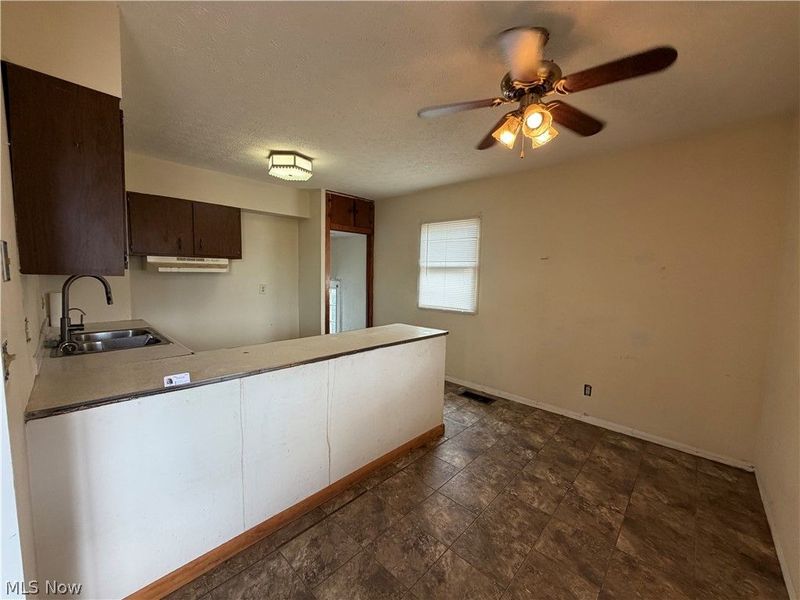 1202 N Uhrich Street, Uhrichsville, OH 44683 Photo 10