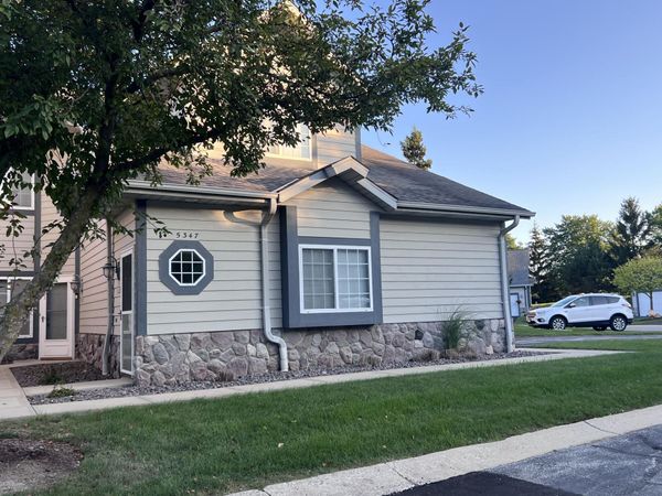 5347 S Hidden Dr, Greenfield, WI 53221